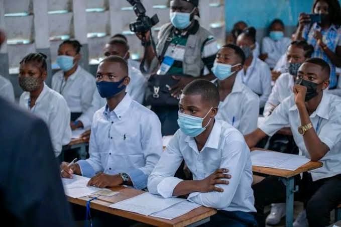 Élèves utilisant Masomo RDC